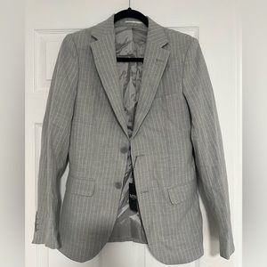NWT Men’s Boohoo skinny Gray With White Lines Jacket Size US. 34